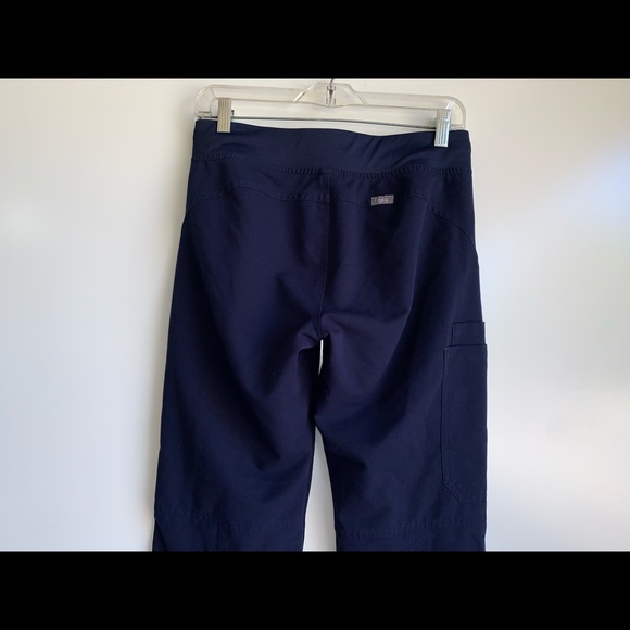 FIGS Technical Collection Navy Blue KADE Cargo Scrub Pants Women's Size XS - Picture 9 of 10